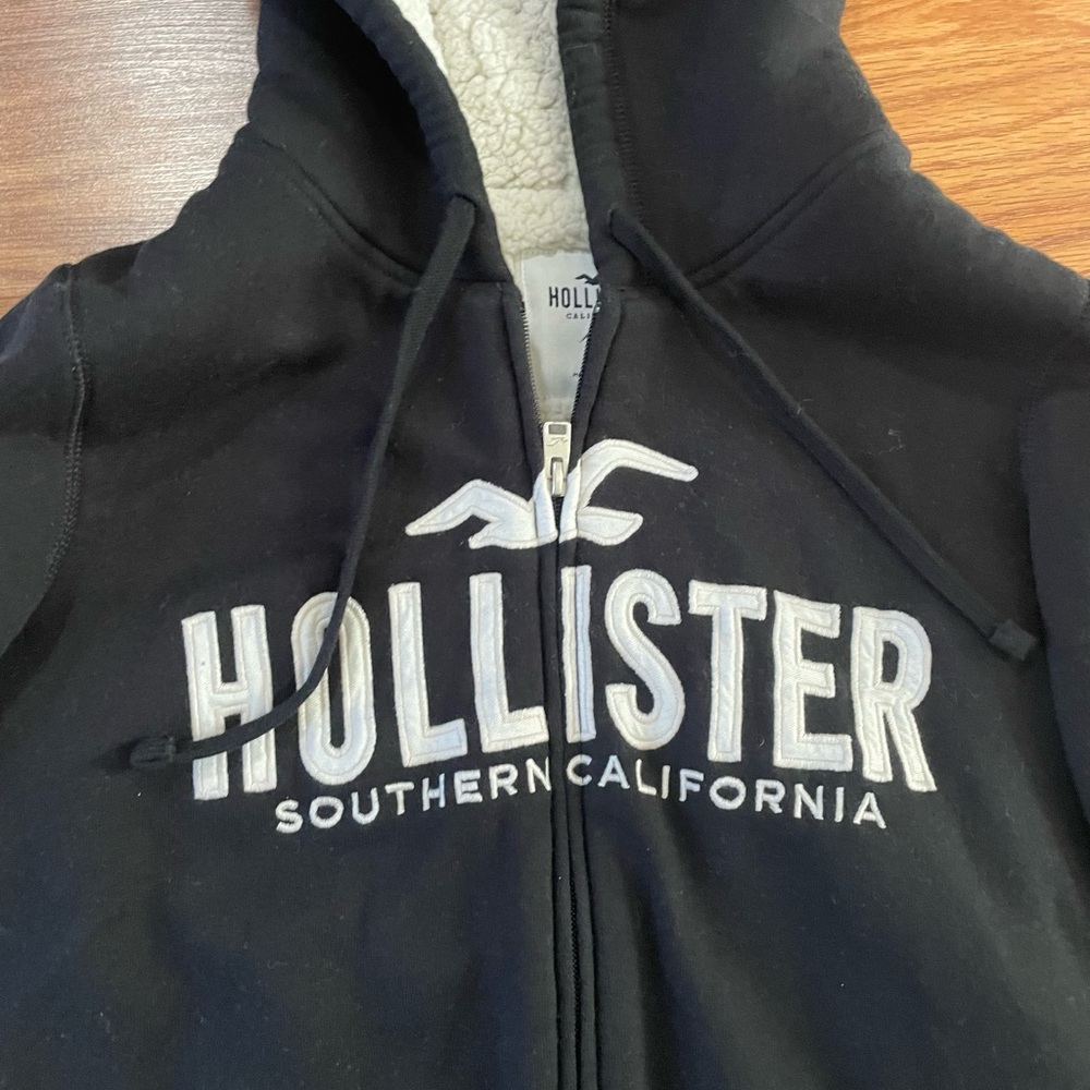 Women’s HOLLISTER Cream Sherpa Lined Jacket Size Medium